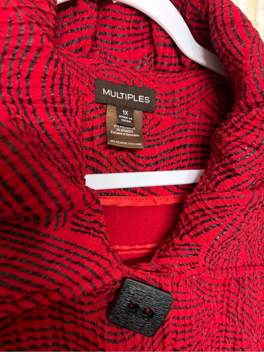 Multiples Red Textured top with oversized Collar - Picture 2 of 3